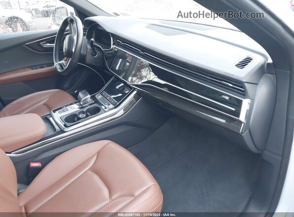 WA1EVAF10MD016740 2021 AUDI Q8 White Вид салону спереду