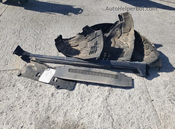 WA1EVAF11KD020793 2019 AUDI Q8 White VIN կոդի պիտակի տեսք