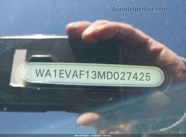 WA1EVAF13MD027425 2021 AUDI Q8 Blue ძრავის განყოფილების ხედი