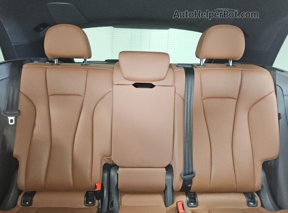 WA1EVAF16MD003474 2021 AUDI Q8 White Widok tylnych siedzeń