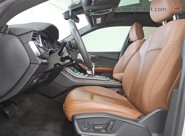 WA1EVAF16MD003474 2021 AUDI Q8 White Widok wnętrza z przodu