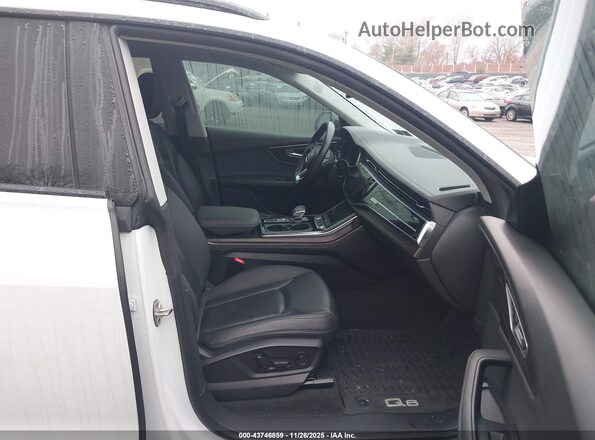 WA1EVBF12PD000825 2023 AUDI Q8 White წინა სალონის ხედი