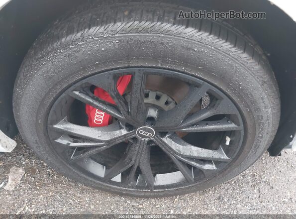 WA1EVBF12PD000825 2023 AUDI Q8 White ხელსაწყოთა პანელის ხედი