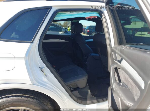 WA1F2AFY6R2054731 2024 AUDI Q5 White Vista de la etiqueta del VIN