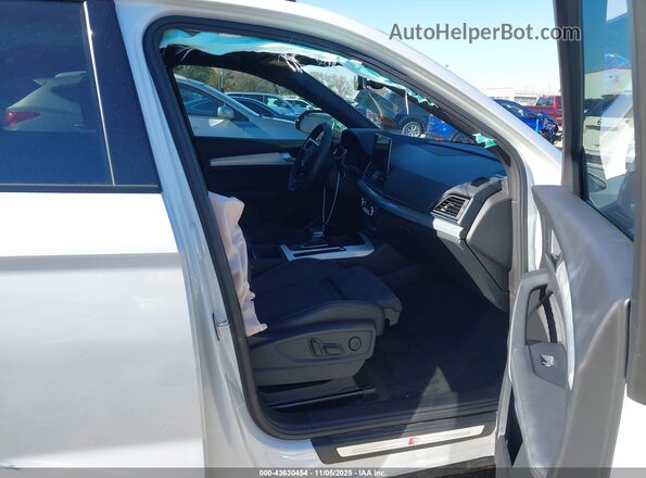 WA1F2AFY6R2054731 2024 AUDI Q5 White Vista interior delantera
