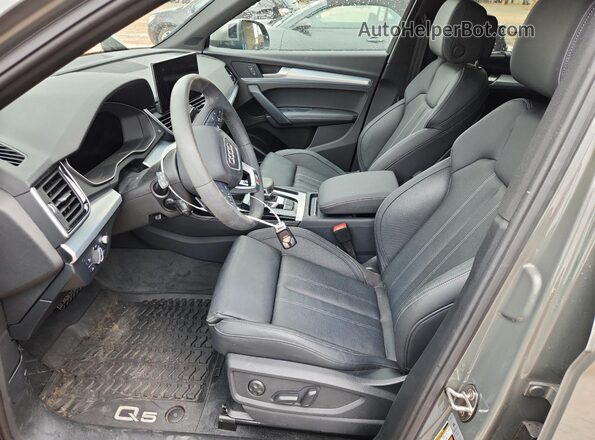 WA1FAAFY8R2015108 2024 AUDI Q5 Зеленый Вид салона спереди