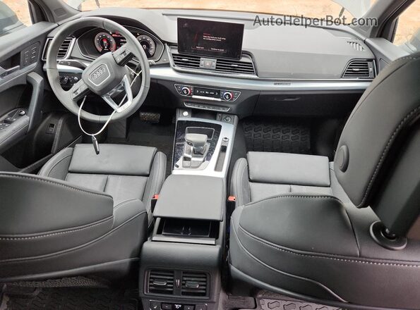 WA1FAAFY8R2015108 2024 AUDI Q5 Зеленый Вид панели приборов