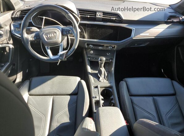 WA1FECF34K1067660 2019 AUDI Q3 White Vista del salpicadero