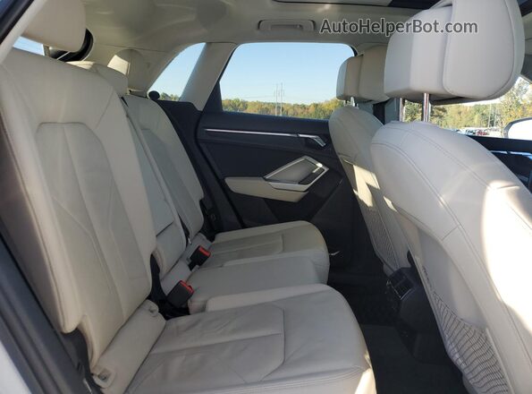 WA1FECF3XK1074564 2019 AUDI Q3 White Սալոնի հետևի տեսք
