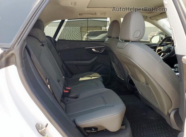 WA1FVAF11MD024737 2021 AUDI Q8 White Widok wnętrza z tyłu