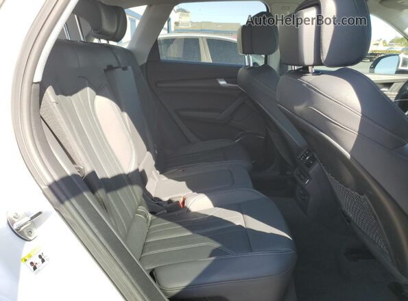 WA1G2AFY5R2075879 2024 AUDI Q5 White უკანა სავარძლების ხედი