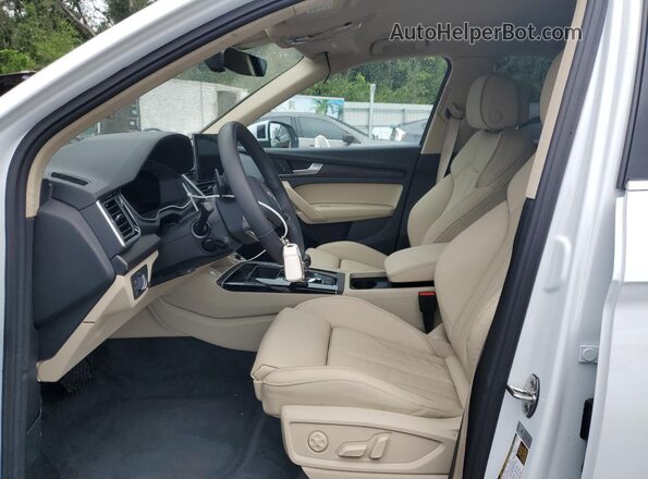 WA1G2AFY5S2026168 2025 AUDI Q5 White Front interior view
