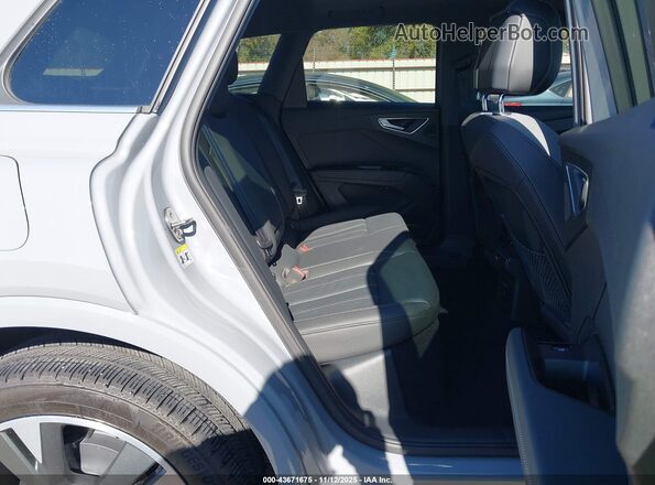 WA1H2BFZ6NP052952 2022 AUDI Q4 Gray Vista de la etiqueta del VIN