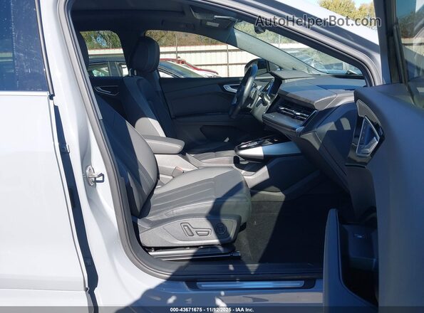 WA1H2BFZ6NP052952 2022 AUDI Q4 Gray Vista interior delantera