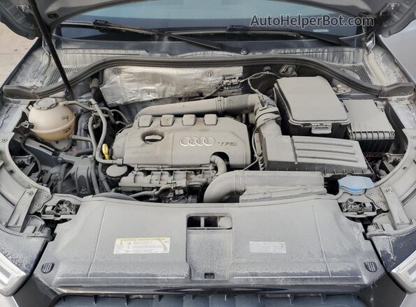 WA1JCCFS8JR006707 2018 AUDI Q3 Silver Vista del compartimento del motor