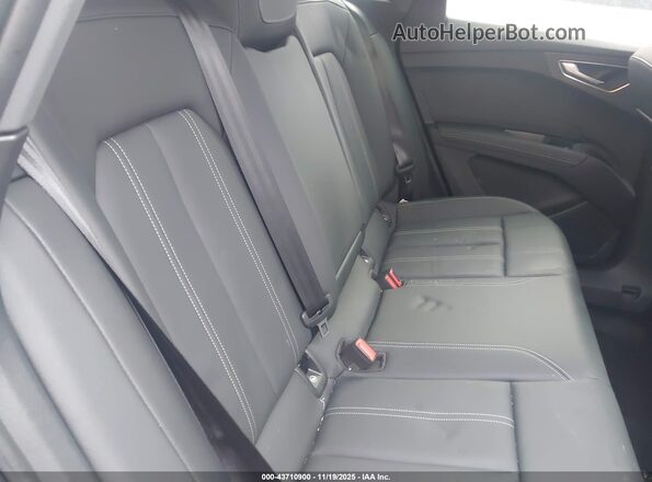 WA1KUBFZ2RP063694 2024 AUDI Q4 Black VIN կոդի պիտակի տեսք