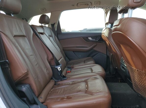 WA1LAAF76HD055944 2017 AUDI Q7 White Սալոնի հետևի տեսք