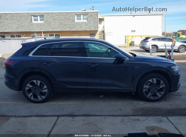 WA1LAAGE5MB022422 2021 AUDI E-TRON Black Панорамний вид салону 360°