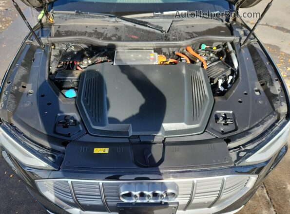 WA1LAAGE6NB011026 2022 AUDI E-TRON Black Vista del compartimento del motor