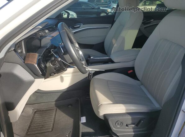 WA1LAAGE9KB023862 2019 AUDI E-TRON White წინა სალონის ხედი