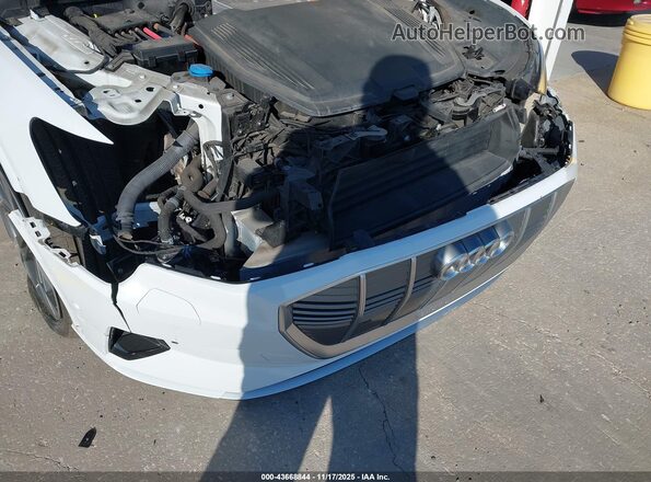 WA1LAAGE9MB024822 2021 AUDI E-TRON White Widok zestawu wskaźników