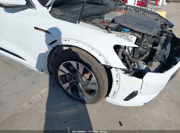 WA1LAAGE9MB024822 2021 AUDI E-TRON White Widok z przodu