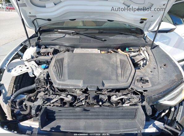 WA1LAAGE9MB024822 2021 AUDI E-TRON White Widok z tyłu
