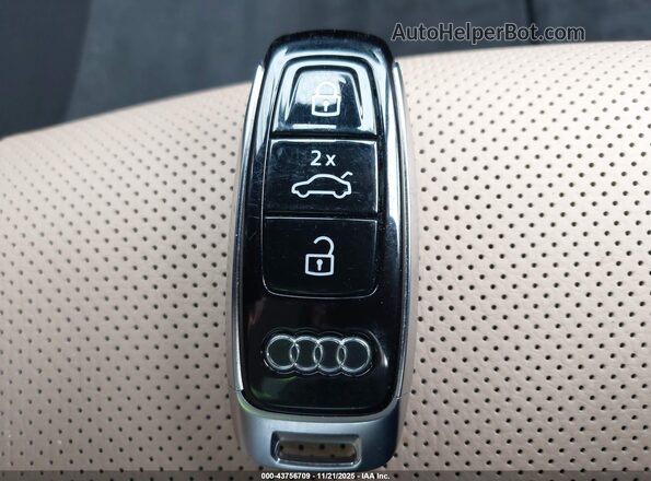 WA1LCBF7XSD001327 2025 AUDI Q7 White Dashboard view