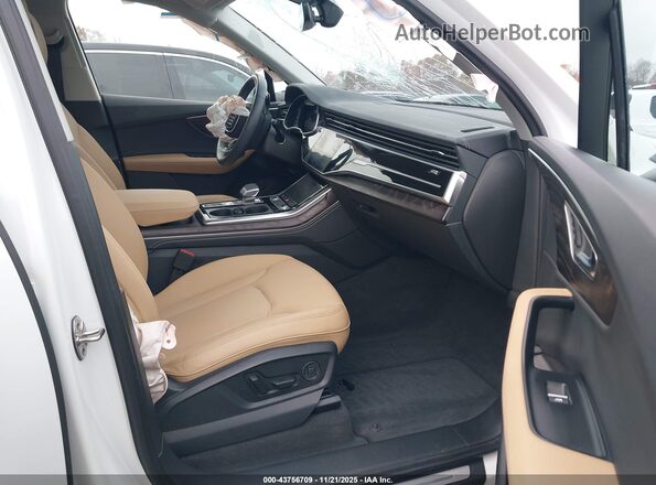 WA1LCBF7XSD001327 2025 AUDI Q7 White Front interior view