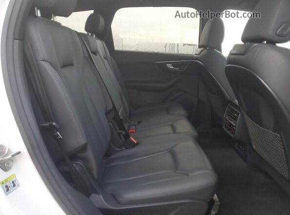 WA1LJAF73MD000135 2021 AUDI Q7 White Vista interior trasera