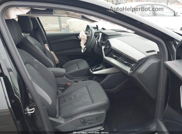 WA1LUBFZ2RP069385 2024 AUDI Q4 Black Front interior view