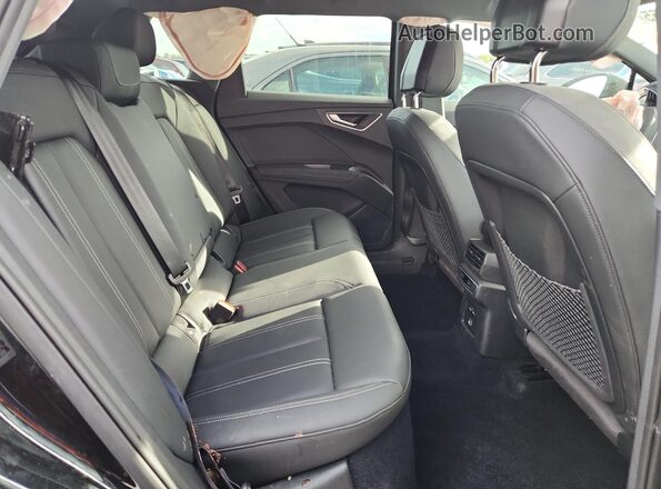 WA1LUBFZ4RP038025 2024 AUDI Q4 Black Вид задньої частини салону