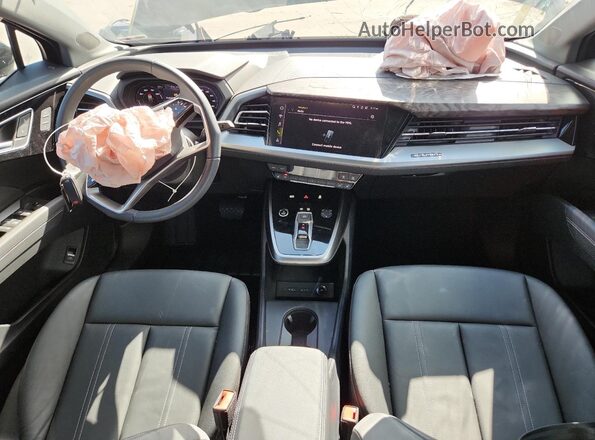 WA1LUBFZ4RP038025 2024 AUDI Q4 Black Вид панелі приладів