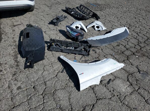 WA1LUBFZ5RP041760 2024 AUDI Q4 White Widok naklejki z numerem VIN