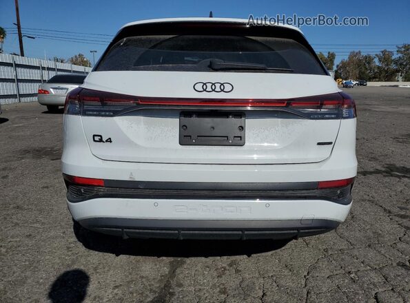 WA1LUBFZ5RP041760 2024 AUDI Q4 White Widok z tyłu