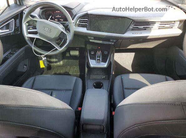 WA1LUBFZ5RP041760 2024 AUDI Q4 White Widok deski rozdzielczej