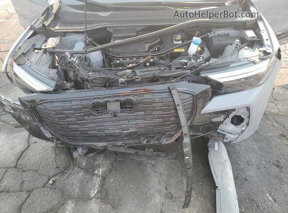WA1LUBFZ7RP042778 2024 AUDI Q4 Gray Widok komory silnika