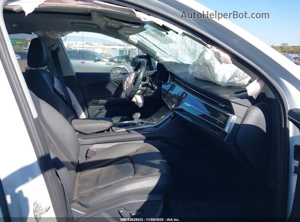 WA1LXBF73PD020670 2023 AUDI Q7 White Front interior view
