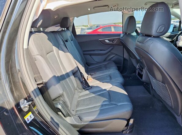 WA1LXBF74PD018121 2023 AUDI Q7 Black Vista interior trasera