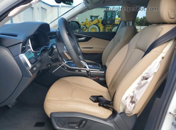 WA1LXBF76ND016349 2022 AUDI Q7 White Вид салону спереду