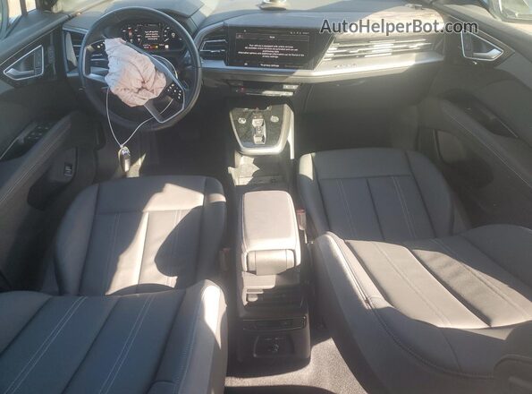 WA1MUBFZ1RP051562 2024 AUDI Q4 Black Widok deski rozdzielczej