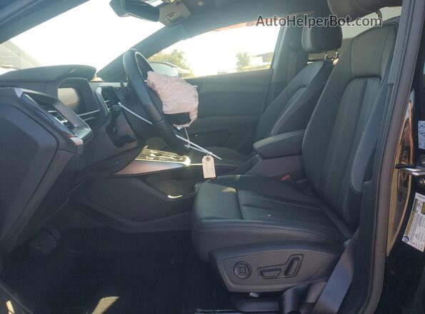 WA1MUBFZ1RP051562 2024 AUDI Q4 Black Widok wnętrza z przodu