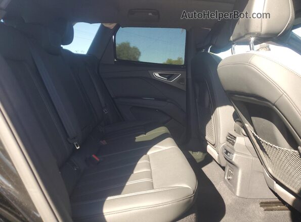 WA1MUBFZ1RP051562 2024 AUDI Q4 Black Widok wnętrza z tyłu