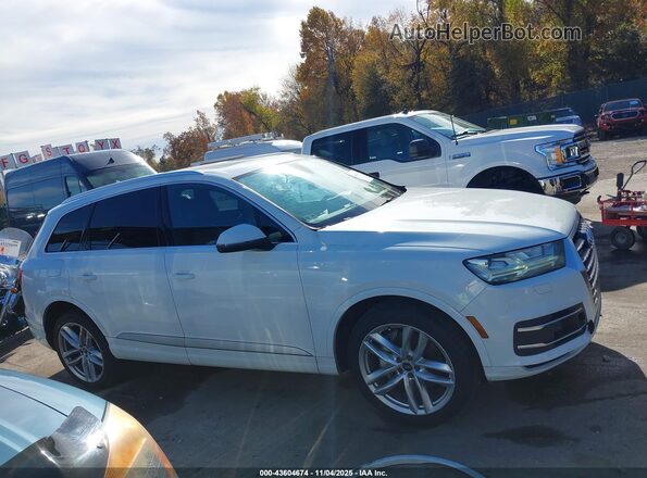 WA1VAAF7XHD029470 2017 AUDI Q7 White 360 interior view