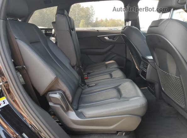 WA1VXAF7XMD018980 2021 AUDI Q7 Black Vista interior trasera