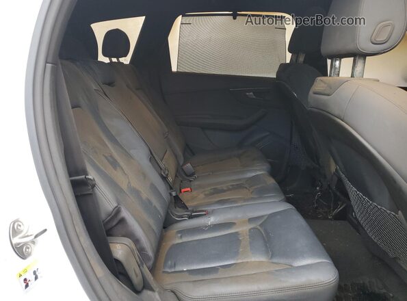 WA1VXAF7XMD020616 2021 AUDI Q7 White Вид задньої частини салону