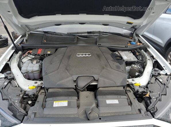 WA1VXAF7XMD020616 2021 AUDI Q7 White Вид підкапотного простору