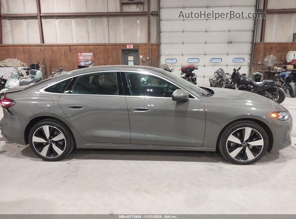 WAU2BCFU2SN044695 2025 AUDI ALL Gray Widok wnętrza z tyłu