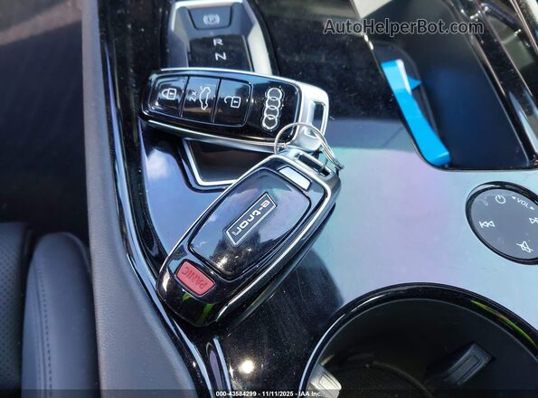 WAUCJBFWXP7000409 2023 AUDI E-TRON Black Вид панелі приладів