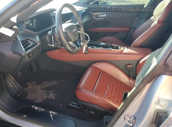 WAUCJBFWXP7008137 2023 AUDI E-TRON Silver Սալոնի դիմացի տեսք